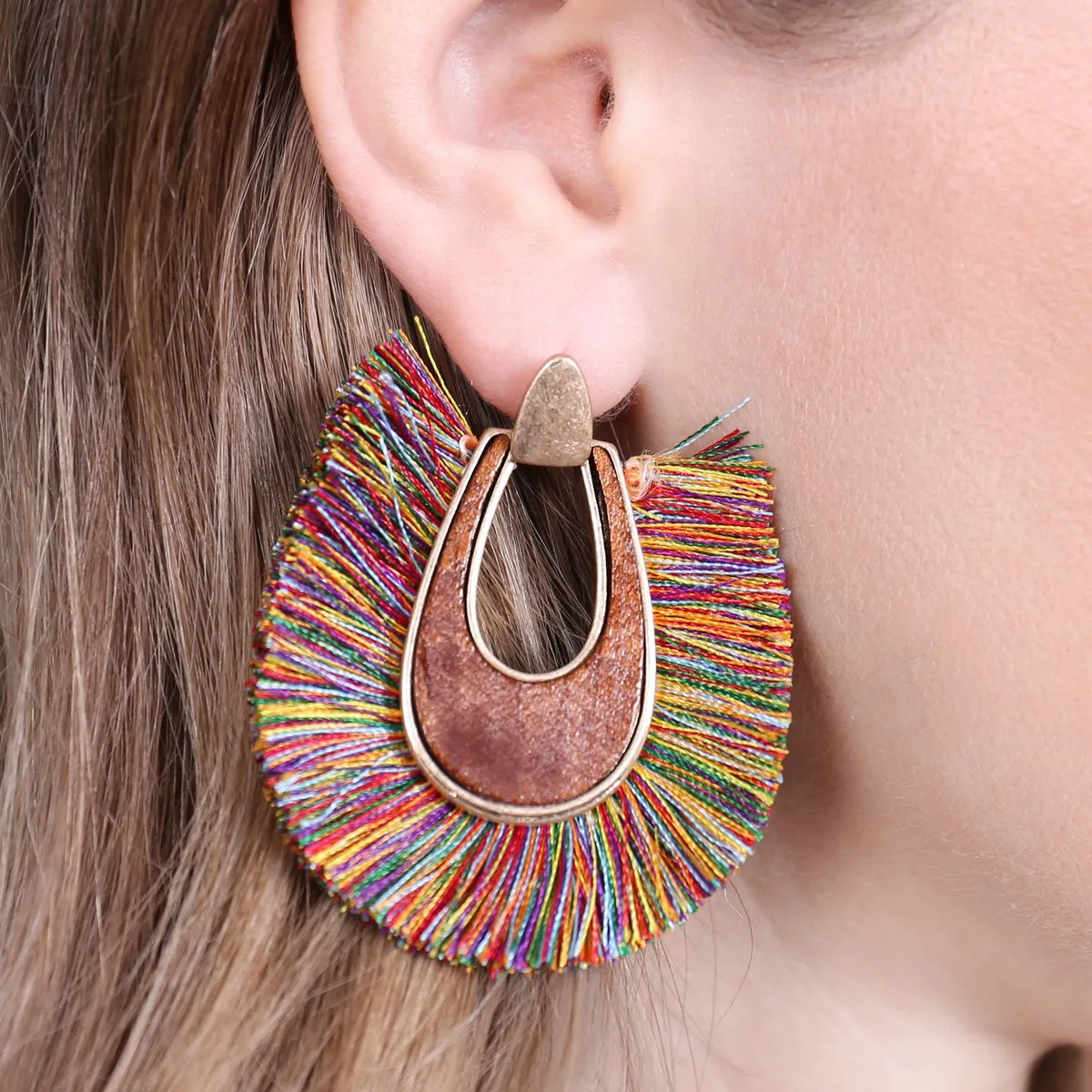 B2e2725 - Wood With Thread Tassel Post Earrings