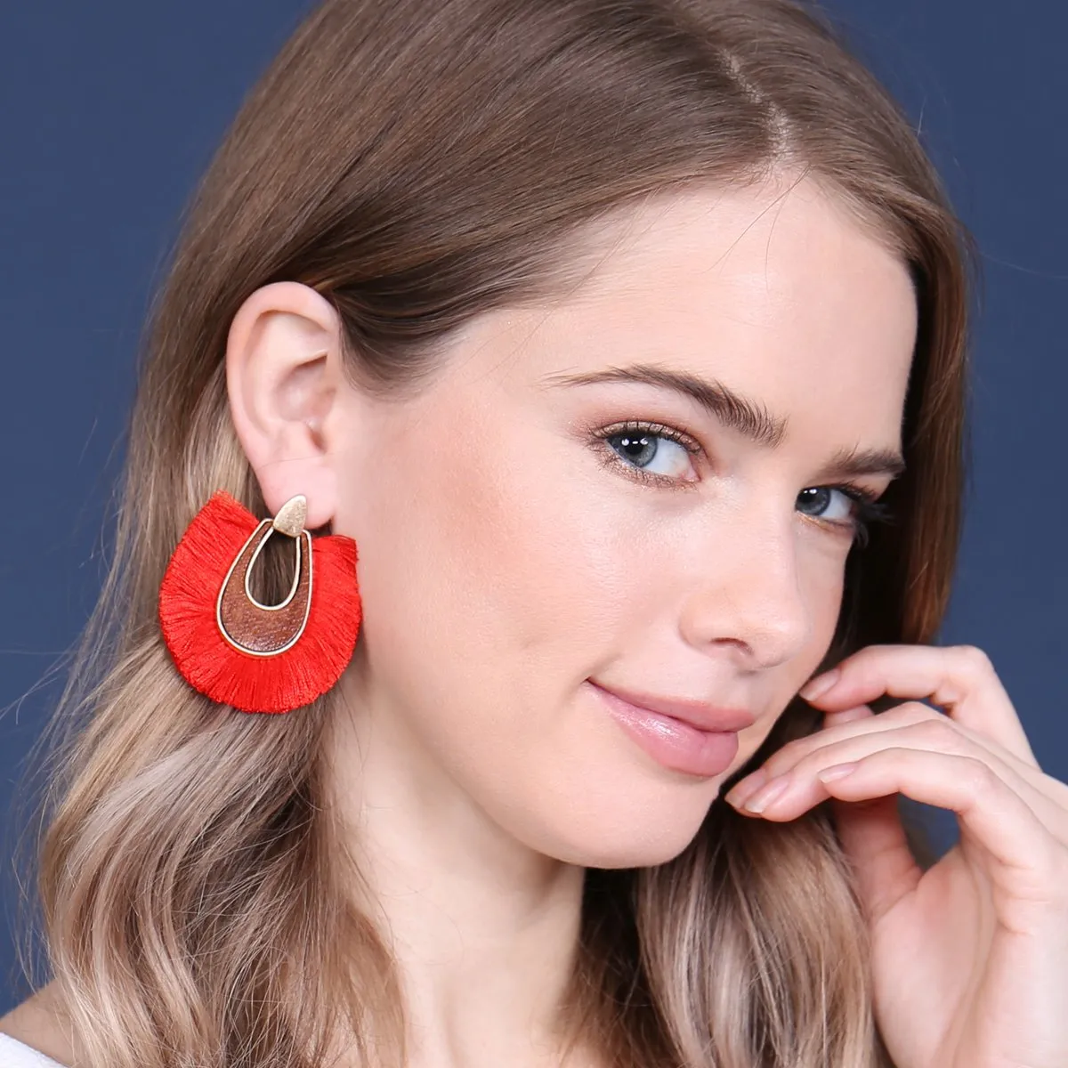 B2e2725 - Wood With Thread Tassel Post Earrings