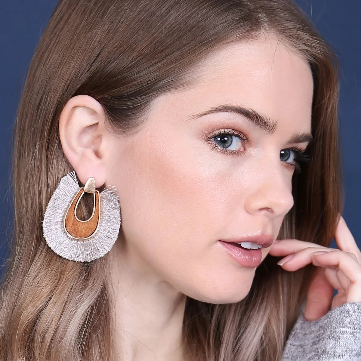 B2e2725 - Wood With Thread Tassel Post Earrings