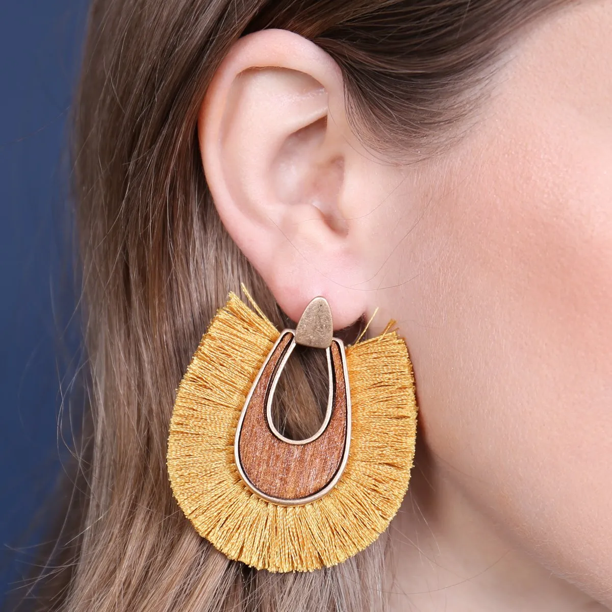 B2e2725 - Wood With Thread Tassel Post Earrings