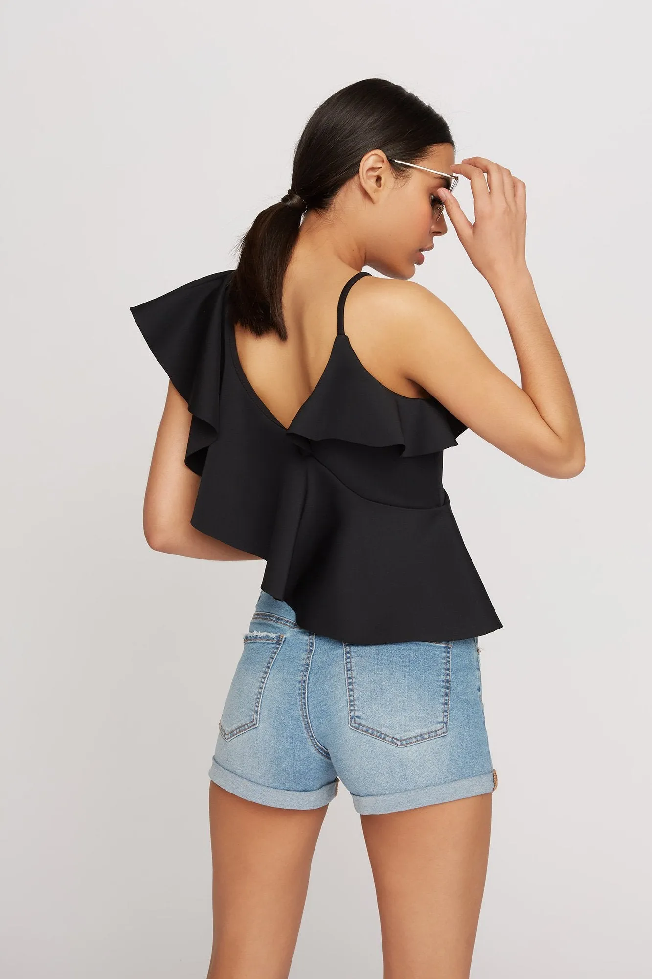 Blouse courte asymétrique de style plongée volantée à épaule unique